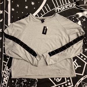Hot Topic laceup sleeve top